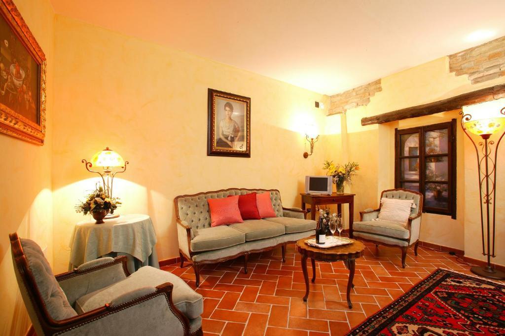 La Maragliana Aparthotel Castel Rocchero Bilik gambar